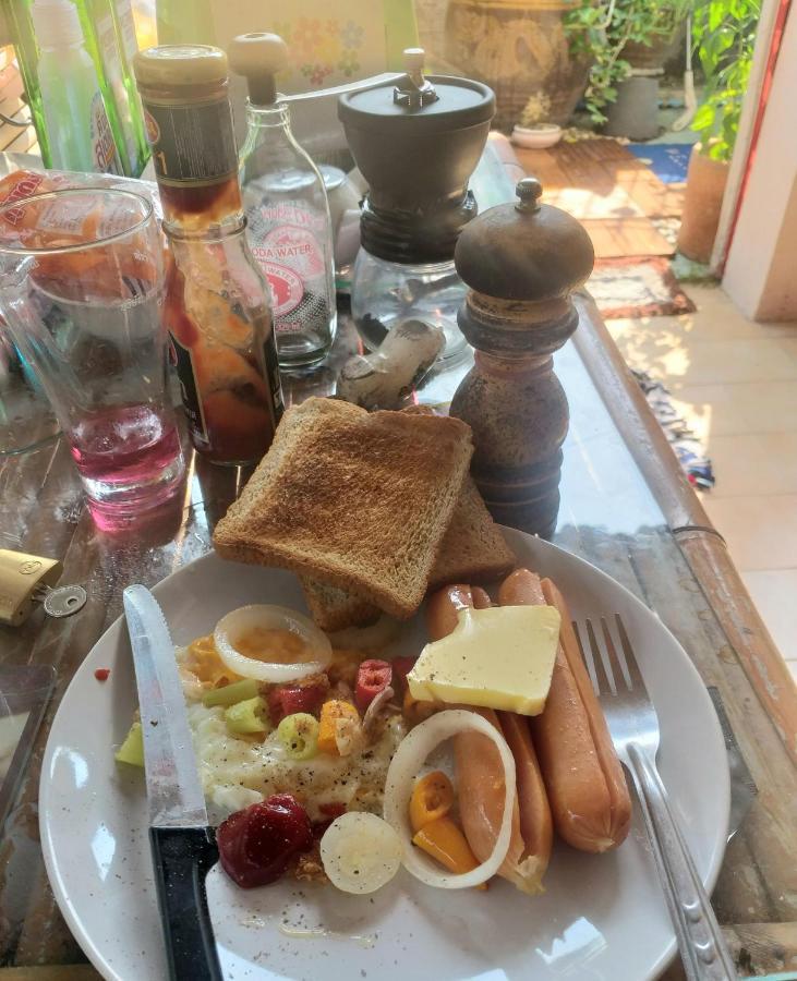Srikrung Guesthouse Ayutthaya Bagian luar foto