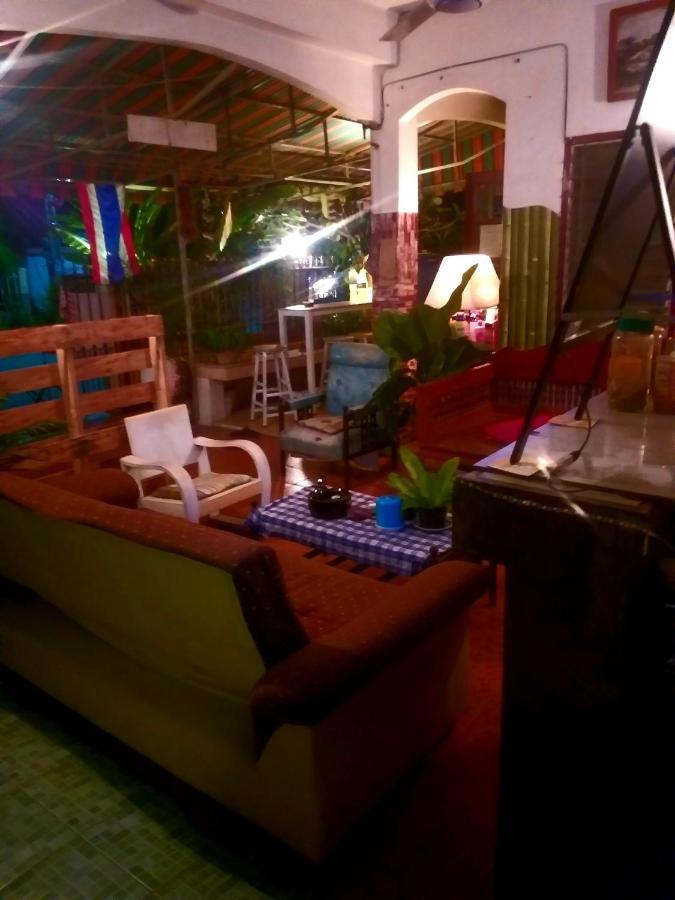 Srikrung Guesthouse Ayutthaya Bagian luar foto
