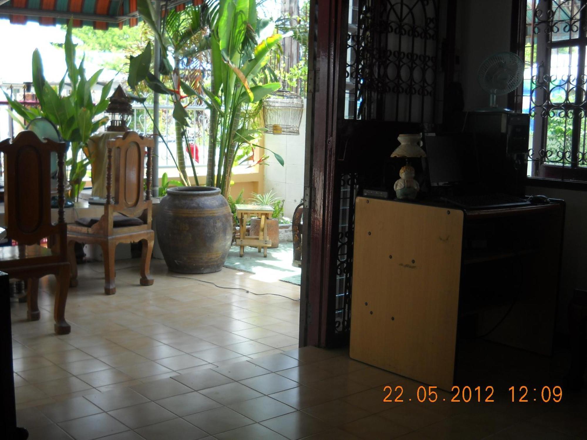 Srikrung Guesthouse Ayutthaya Bagian luar foto