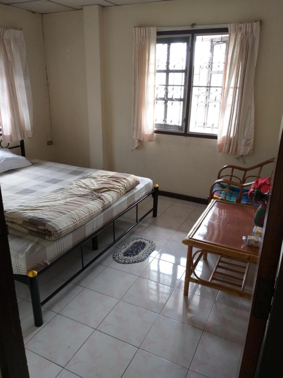 Srikrung Guesthouse Ayutthaya Bagian luar foto